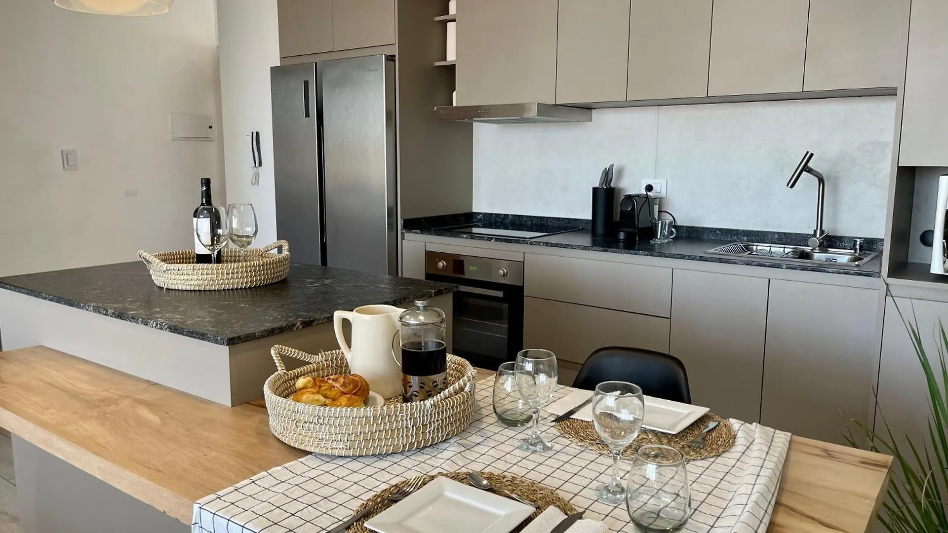 Luminoso, Moderno Y Nuevo Departamento Con Balcon Y 2 Bicicletas Apartamento Mendoza
